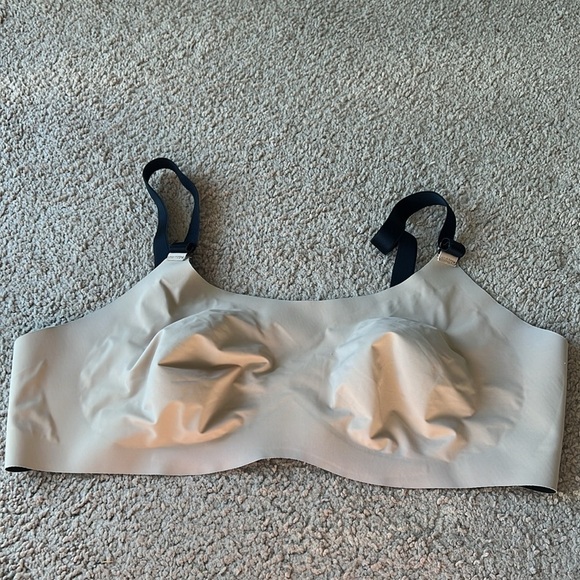 Knix Black Reversible Seamless Adjustable Bra - Picture 4 of 7